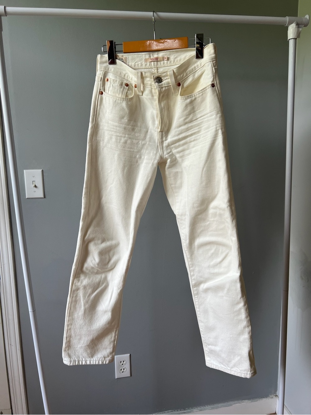 Levi's Cream Wedgie Straight-Leg Jeans size 24